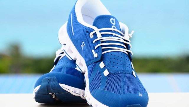 シューズ「on」